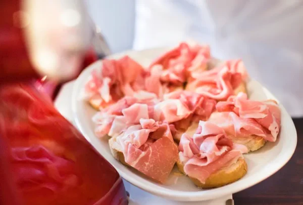 F2c70e01 B005 470e Bb2a F2fdee31a3b4 Prosciutto.jpg